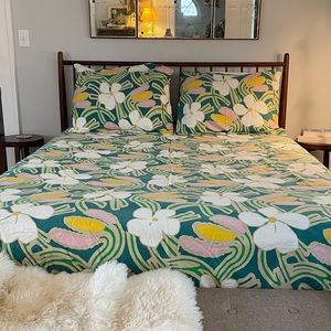 DVF Studio Diane Von Furstenberg Full/Queen Floral Duvet 60s With Standard Shams